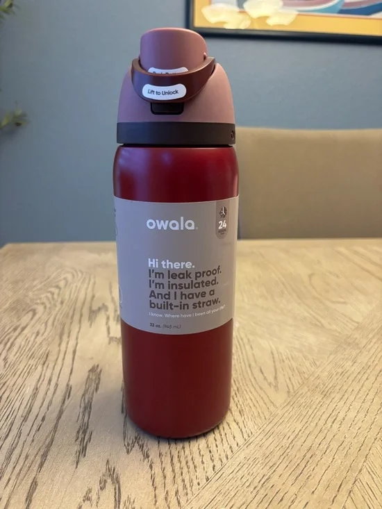 Owala 32oz FreeSip Stainless Steel Water Bottle in the color metallic Poinsettia - Picture 1 of 1